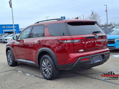 Used 2024 Nissan Pathfinder SV AWD/4WD image 8