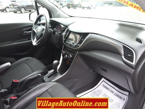 Used 2019 Chevrolet Trax LT w/ LT Convenience Package FWD image 28