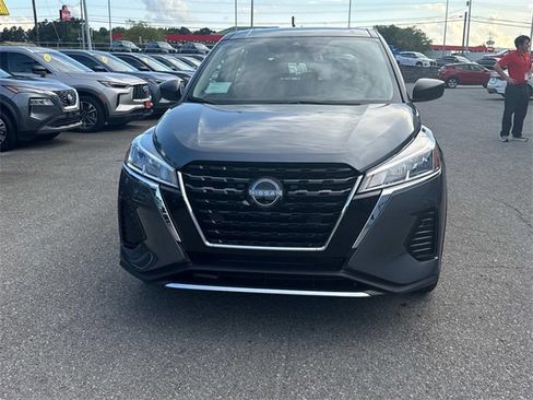 New 2025 Nissan Kicks Play S image 9
