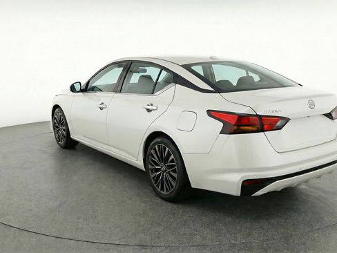 Used 2025 Nissan Altima 2.5 SV image 6