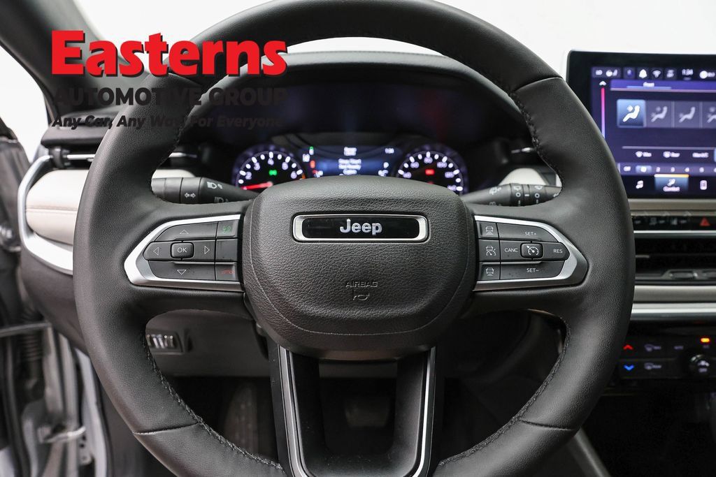 Used 2025 Jeep Compass Limited AWD/4WD image 10