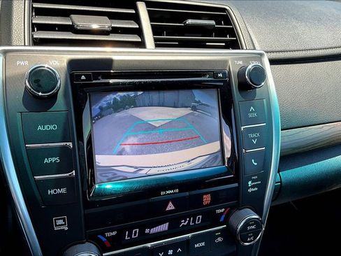 Used 2017 Toyota Camry XLE FWD image 16