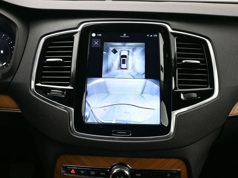 Used 2025 Volvo XC90 B6 Plus image 22