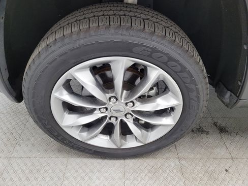 Used 2019 Jeep Grand Cherokee Laredo image 31