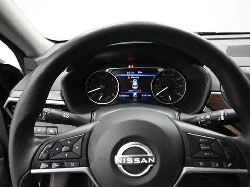 Used 2023 Nissan Altima 2.5 SV FWD image 12