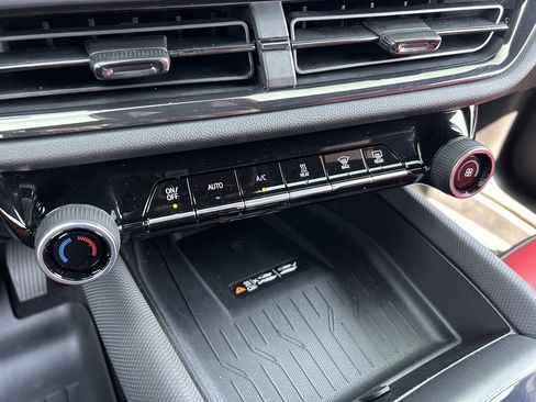 Used 2025 Chevrolet Equinox EV RS image 28