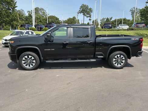 Used 2022 Chevrolet Silverado 2500 Custom w/ Custom Value Package AWD/4WD image 7