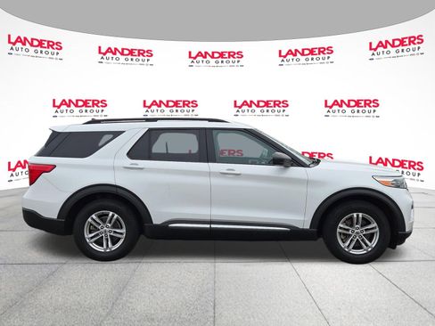 Used 2022 Ford Explorer XLT RWD image 2