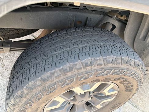 Used 2017 Toyota Tacoma TRD Off-Road AWD/4WD image 9