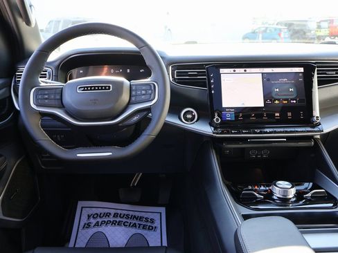 New 2025 Jeep Wagoneer L Series II AWD/4WD image 20