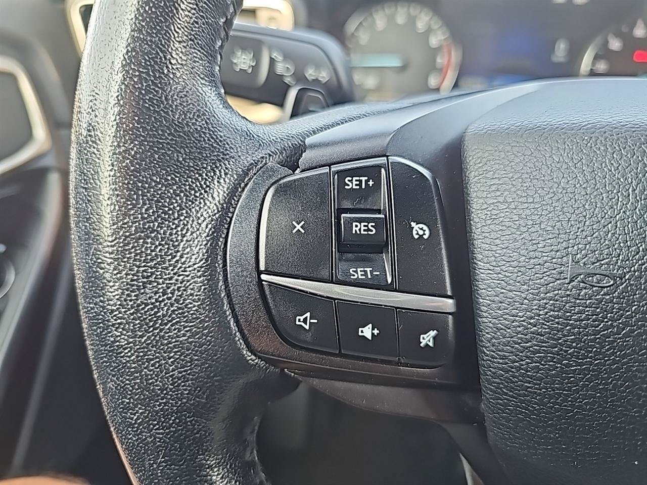 Used 2020 Ford Explorer XLT w/ Equipment Group 202A AWD/4WD image 10