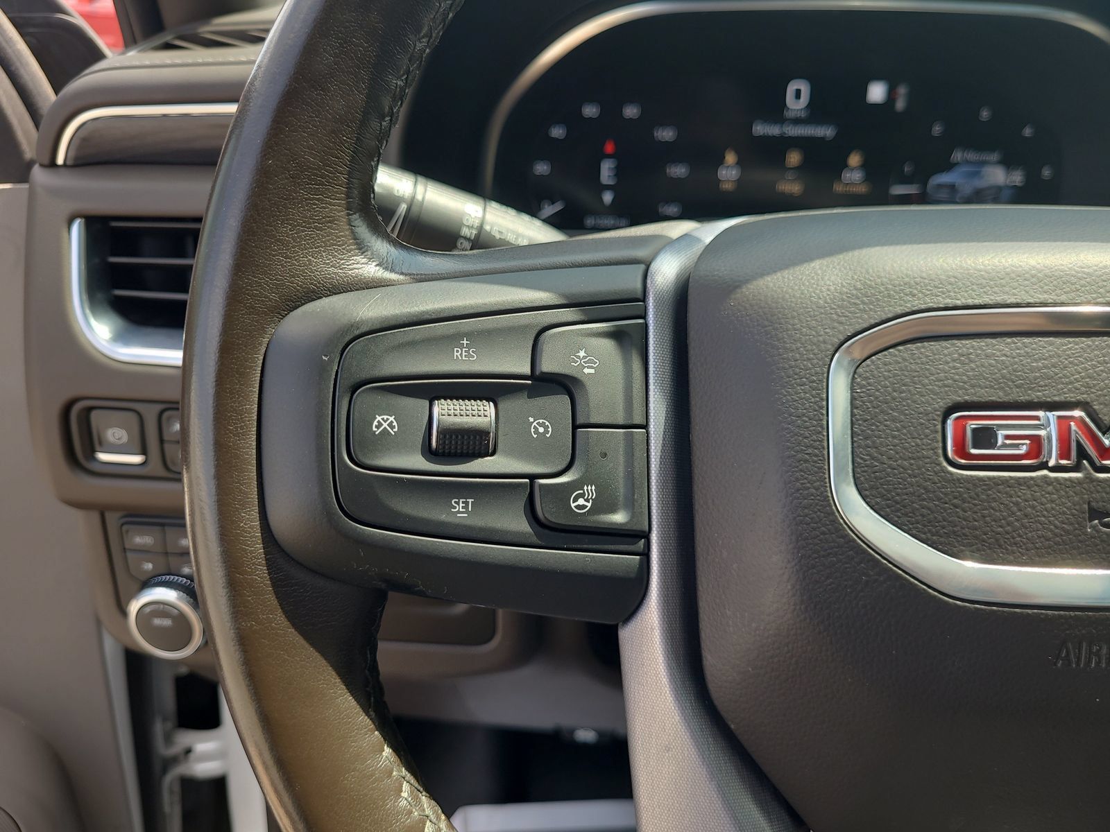 Used 2022 GMC Yukon SLT w/ SLT Premium Package AWD/4WD image 30