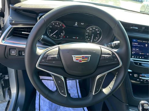 Certified 2024 Cadillac XT5 Luxury AWD/4WD image 18