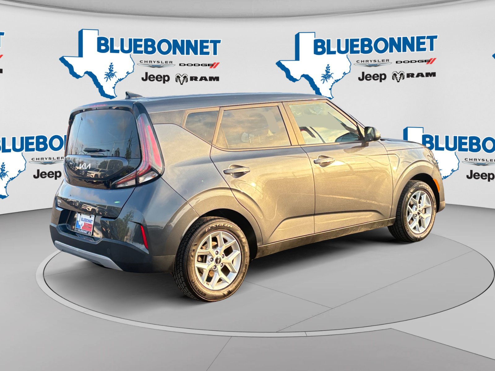 Used 2023 Kia Soul LX w/ LX Technology Package FWD image 5