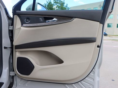 Used 2020 Lincoln Nautilus Reserve FWD image 10