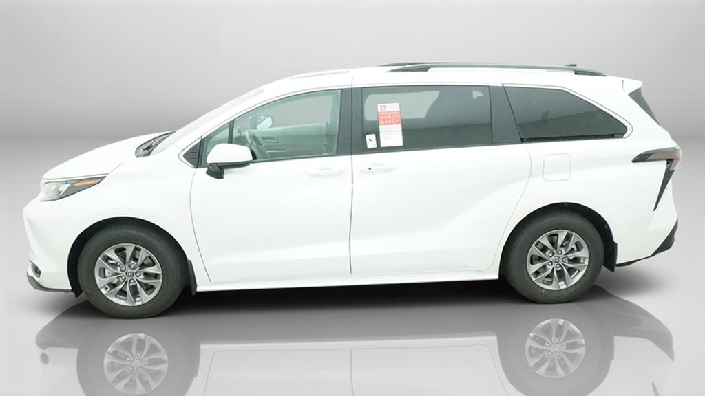 New 2026 Toyota Sienna XLE FWD image 2