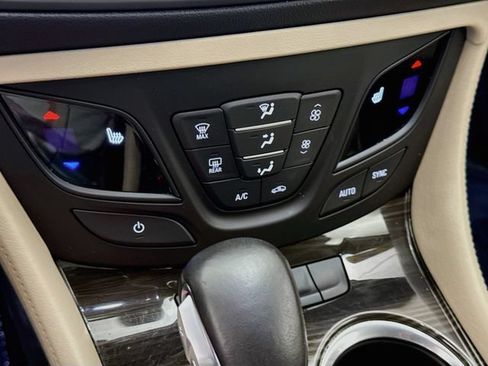 Used 2019 Buick Envision Essence FWD image 16