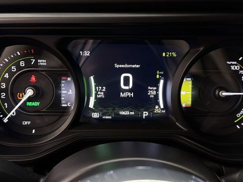 Used 2025 Jeep Wrangler Unlimited Sahara w/ Safety Group AWD/4WD image 27
