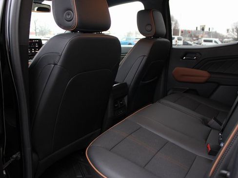 Used 2025 GMC Canyon AT4 image 31