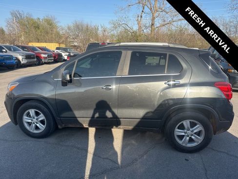 Used 2020 Chevrolet Trax LT w/ LT Convenience Package image 7