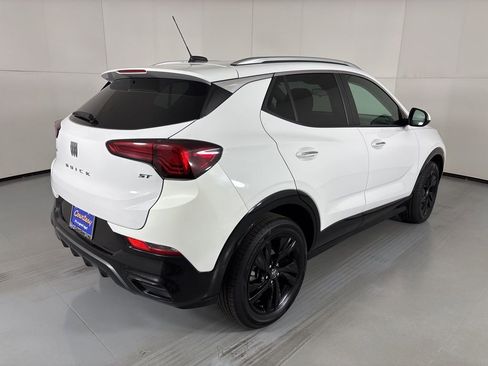 Used 2024 Buick Encore GX Sport Touring image 8