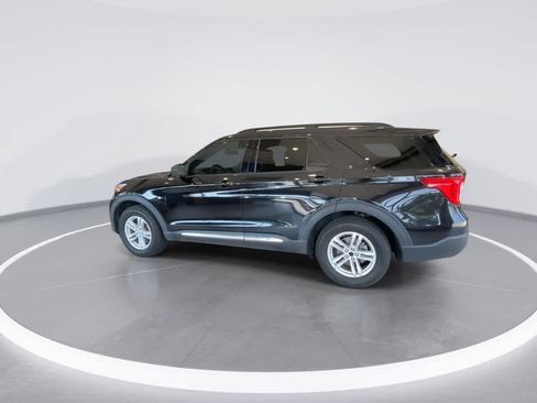 Used 2021 Ford Explorer XLT w/ Equipment Group 202A AWD/4WD image 6