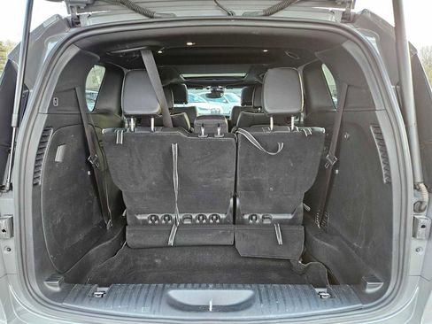 Used 2025 Chrysler Pacifica Limited image 18