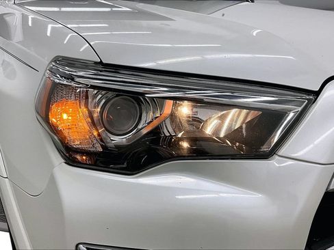 Used 2017 Toyota 4Runner Limited AWD/4WD image 31