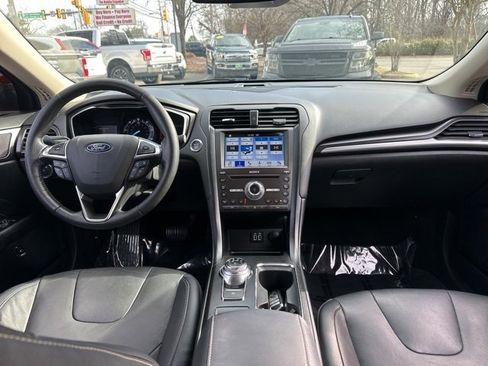Used 2019 Ford Fusion Titanium image 11