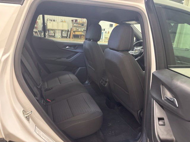 Used 2026 Chevrolet Equinox LT AWD/4WD image 13