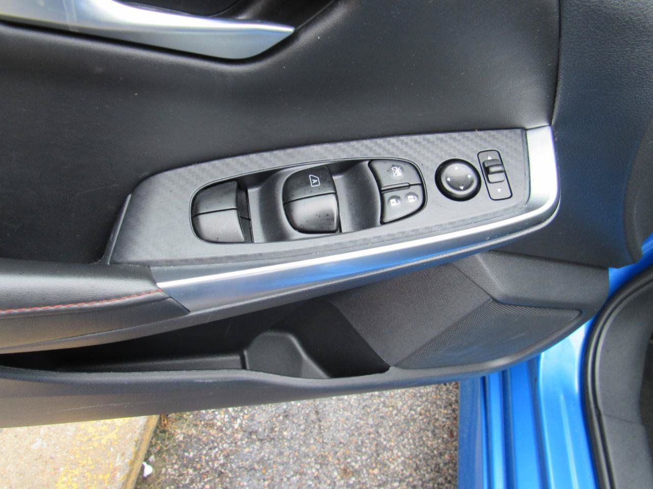 Used 2025 Nissan Sentra SR FWD image 15
