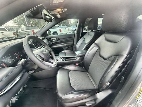 Used 2026 Jeep Compass Latitude AWD/4WD image 18