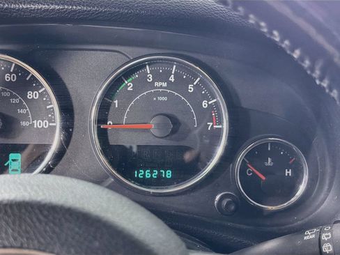 Used 2012 Jeep Wrangler Unlimited Sahara w/ Connectivity Group AWD/4WD image 13