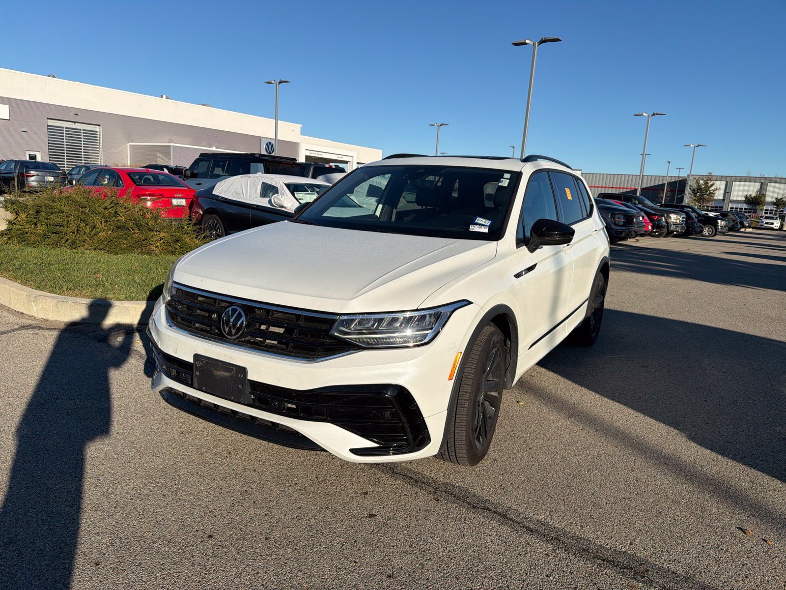 Used 2023 Volkswagen Tiguan SE R-Line FWD image 5