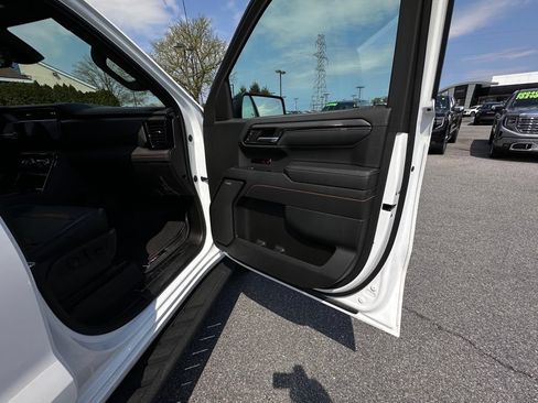Used 2023 GMC Sierra 1500 AT4 w/ Technology Package AWD/4WD image 16