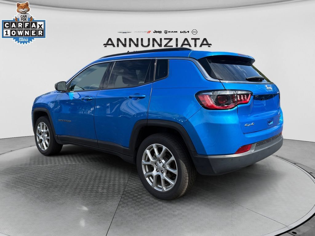 Used 2022 Jeep Compass Latitude w/ Sun and Sound Group AWD/4WD image 3