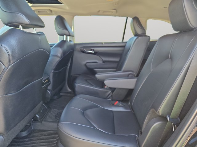 Certified 2026 Toyota Highlander XLE AWD/4WD image 12