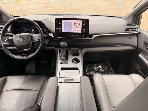 Used 2022 Toyota Sienna XSE FWD image 15