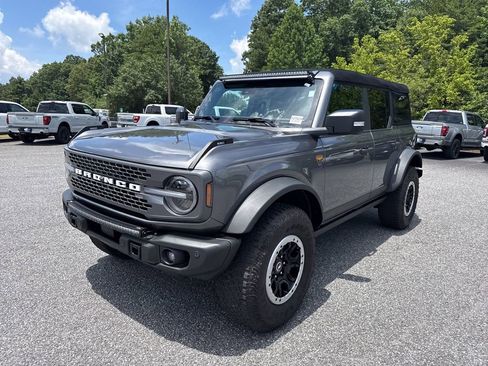 Used 2023 Ford Bronco Badlands AWD/4WD image 3