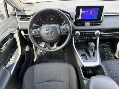 Used 2025 Toyota RAV4 XLE FWD image 22