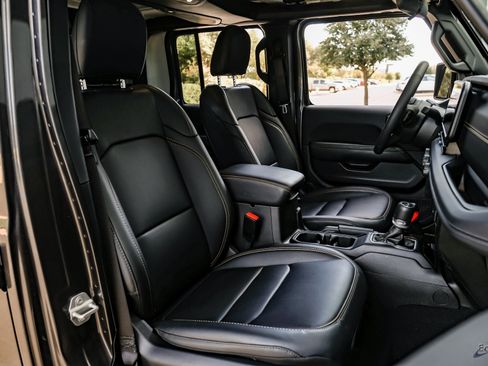 Used 2024 Jeep Gladiator Sport image 45