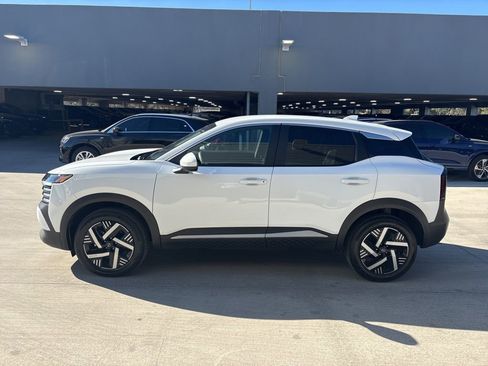 Used 2025 Nissan Kicks SV image 9