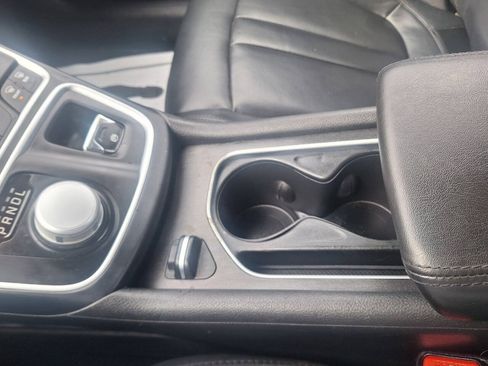 Used 2016 Chrysler 200 Limited Platinum w/ Comfort & Convenience Group FWD image 12