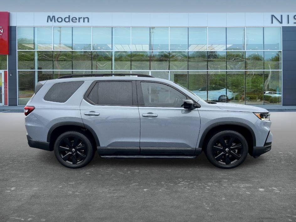 Used 2025 Honda Pilot Black Edition image 4