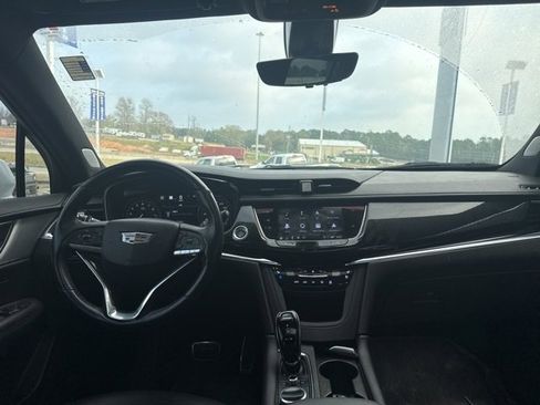 Used 2022 Cadillac XT6 Sport w/ Technology Package image 13