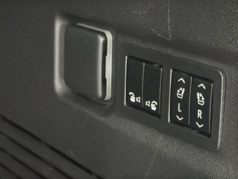 Used 2022 Chevrolet Suburban High Country w/ Max Trailering Package AWD/4WD image 9