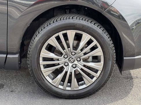 Used 2021 Toyota Venza Limited w/ Advanced Technology Package AWD/4WD image 12