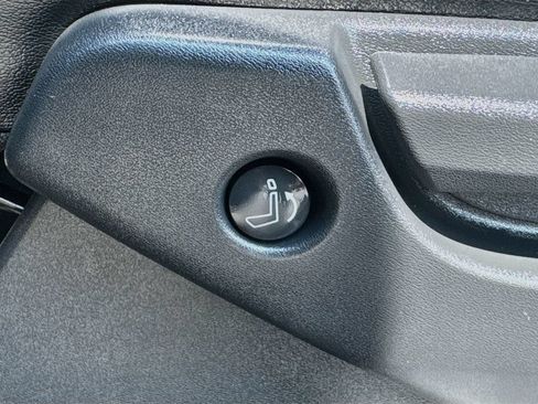 Used 2022 Nissan Pathfinder SL AWD/4WD image 37