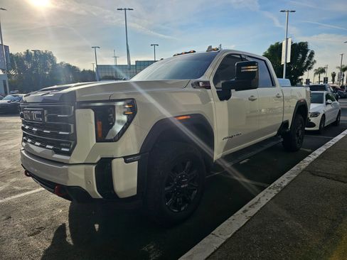 Used 2025 GMC Sierra 2500 AT4 w/ Technology Package image 4