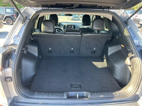 Used 2020 Jeep Cherokee Latitude Plus AWD/4WD image 30